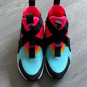 Nike women’s sneakers size 8 huarache